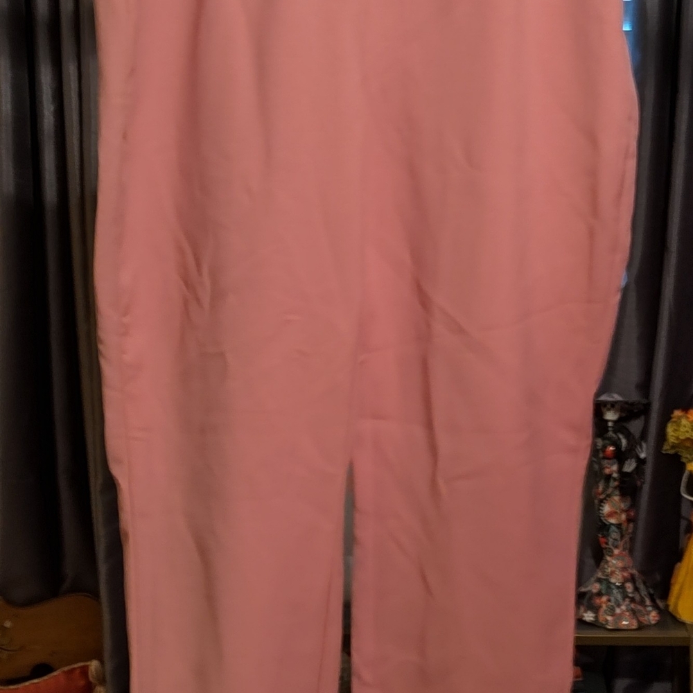White House Black Market Blush Capris